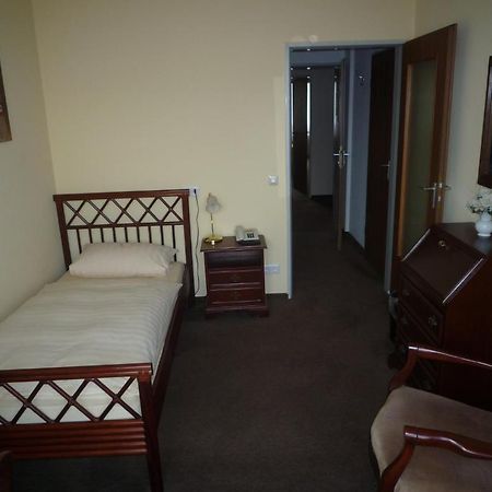 Center Hotel 居特斯洛 外观 照片
