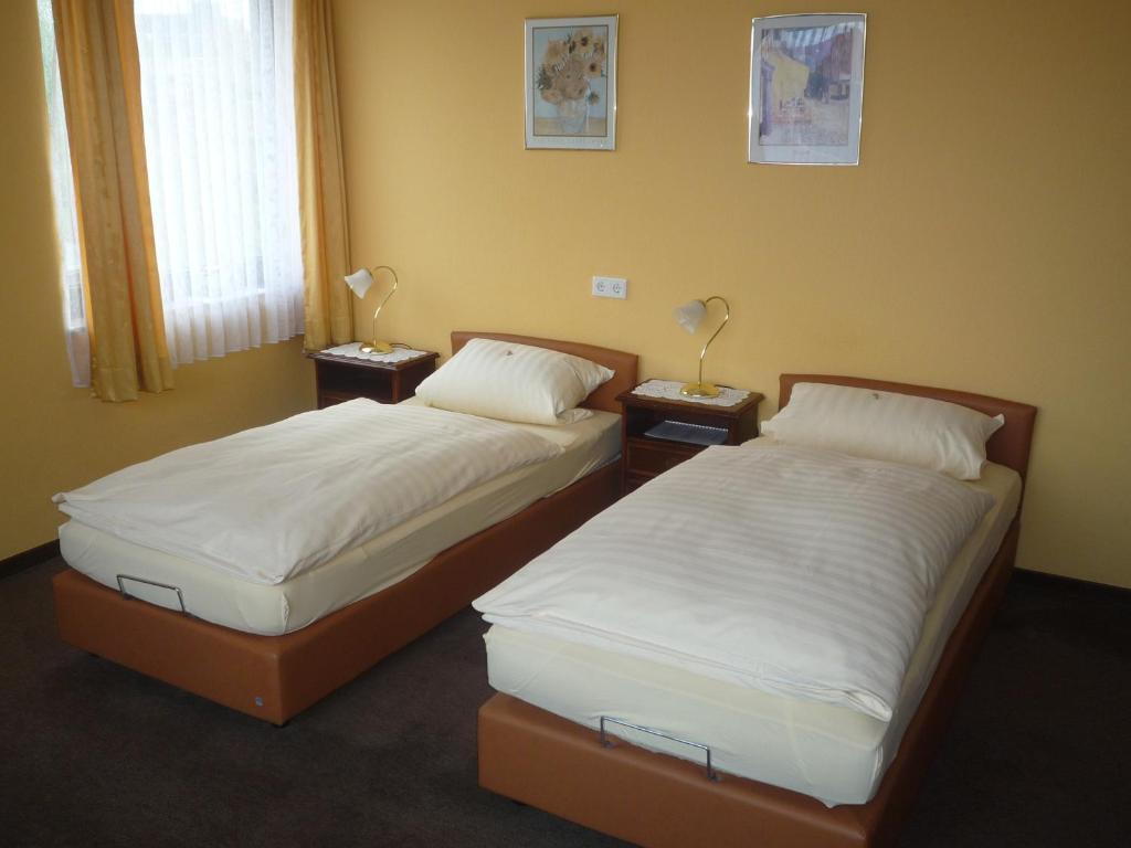 Center Hotel 居特斯洛 外观 照片